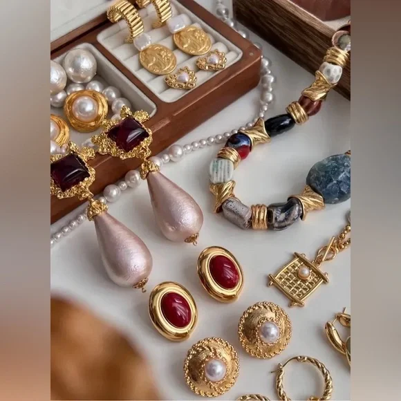 Zara Gold New Trend Sun Big Pin Modern MoMa Earrings - Picture 10 of 16